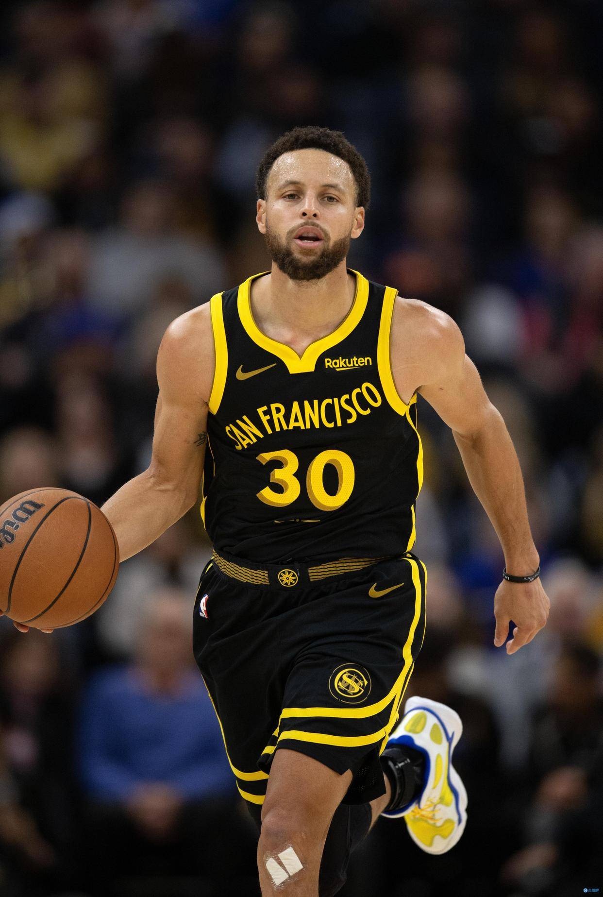 里弗斯：字母哥明天不会去客场 但养伤期间大部分时间他都会随队（里弗斯：字母哥明日不随队赴客场，养伤期大部分时间仍会跟队）