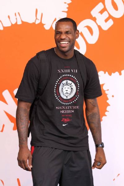 泰山纪念建队32周年，队史5次夺顶级联赛冠军，8次足协杯冠军（泰山队庆祝成立32周年：队史5夺顶级联赛桂冠、8捧足协杯）