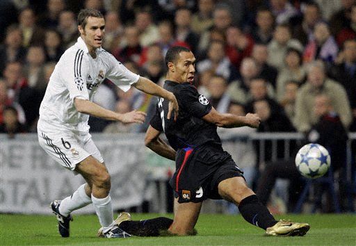 贝恩本赛季3次单场35+，2004年麦迪之后队史首位后卫（贝恩本季三次轰下35+，成为自2004年麦迪以来队史首位达成此成就的后卫）