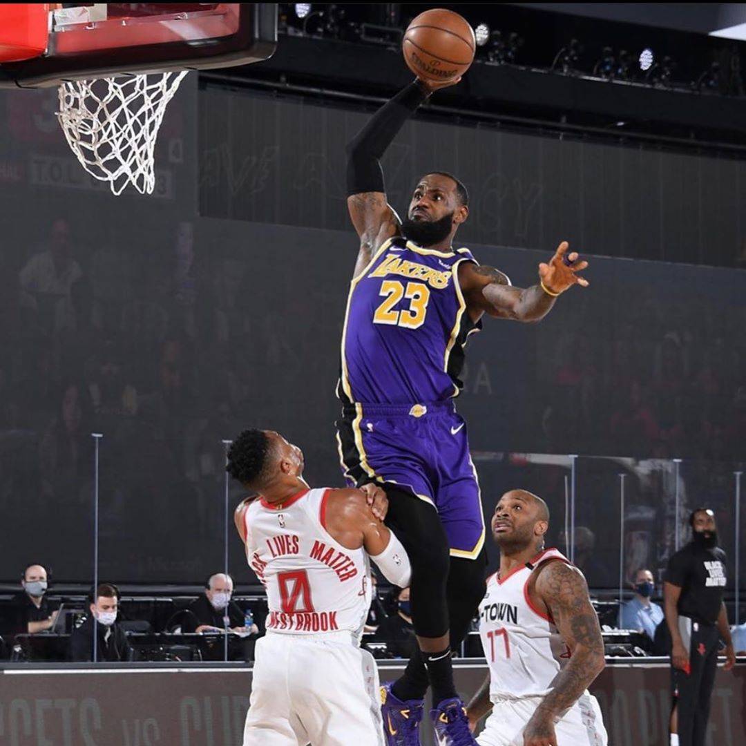 C罗和梅西的真实关系，刷新了球迷的认知（C罗与梅西的关系真相，颠覆球迷想象）