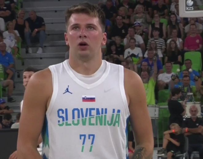 球队赛后合练照片曝光，专注备战（赛后合练照流出，球队全力备战）