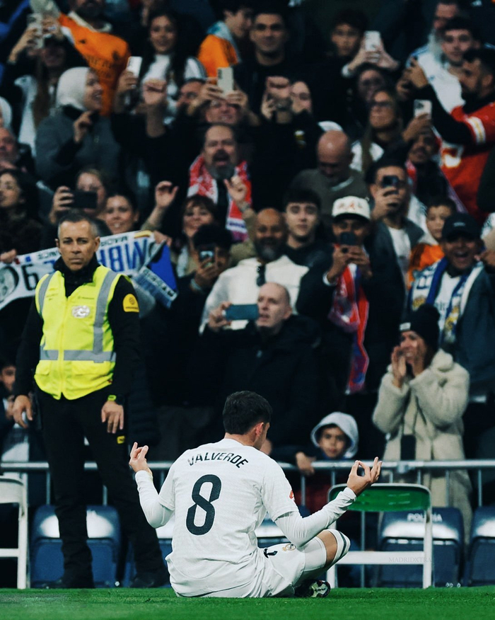 足球曝英超豪门盯上天才中卫，报价或破纪录（曝英超豪门锁定天才中卫，报价或刷新转会纪录）