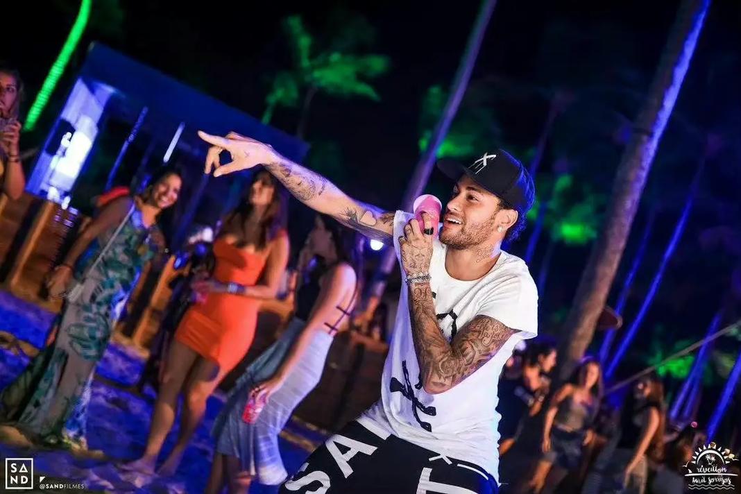 迈克·布朗谈沙梅特右肩伤情：将在未来几天接受全面评估（迈克·布朗称沙梅特右肩伤势将于近日进行全面评估）