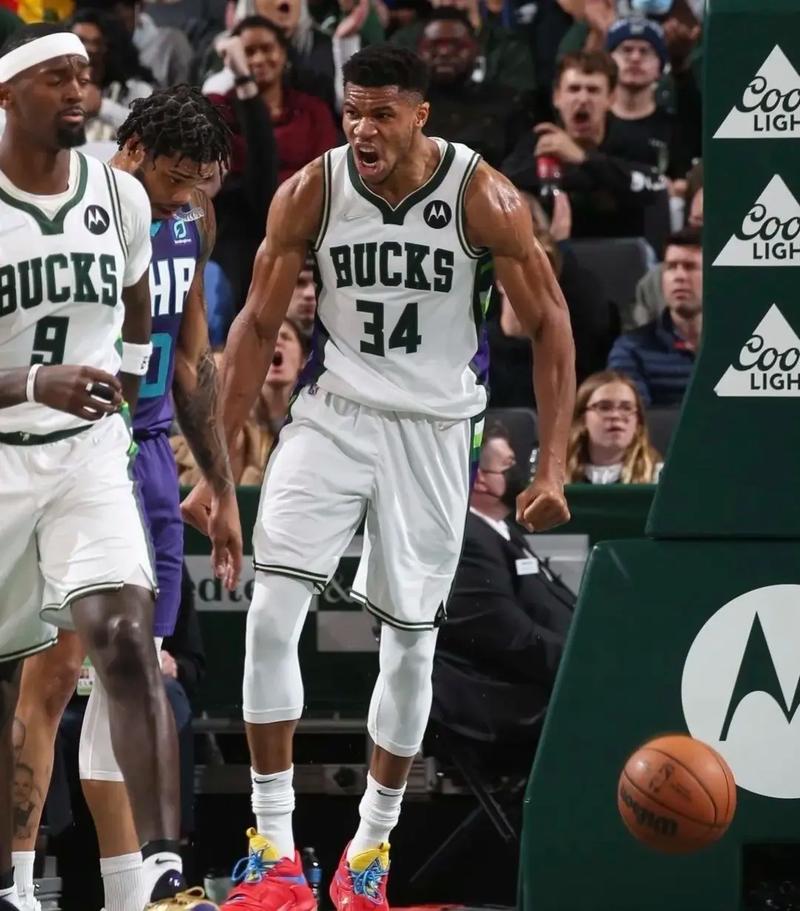 拜仁连续20场德甲进球超过2球，追平13／14赛季瓜帅的纪录（拜仁德甲连续20场至少攻入3球，追平13／14赛季瓜帅纪录）