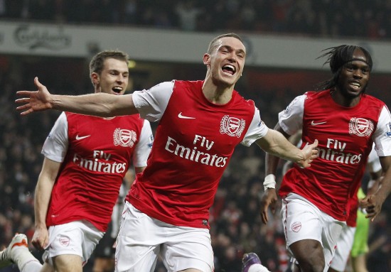 华莱士本场送出4抢断，赛季56次升至联盟最多（华莱士此役贡献4次抢断，赛季累计56次升至联盟第一）