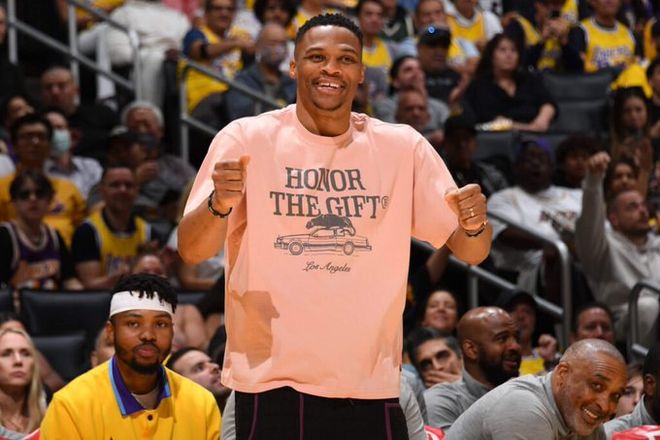 杜伦再次收获大号两双，本赛季已经5次贡献15+15（杜伦再砍豪华两双，本季第5次达成15+15）