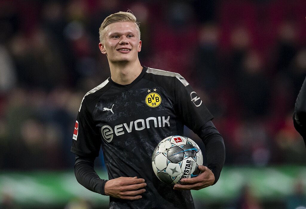 4大科技赋能足球，助力小球员身心脑体全面发展（四大科技加码足球，推动小球员身心脑体全方位成长）