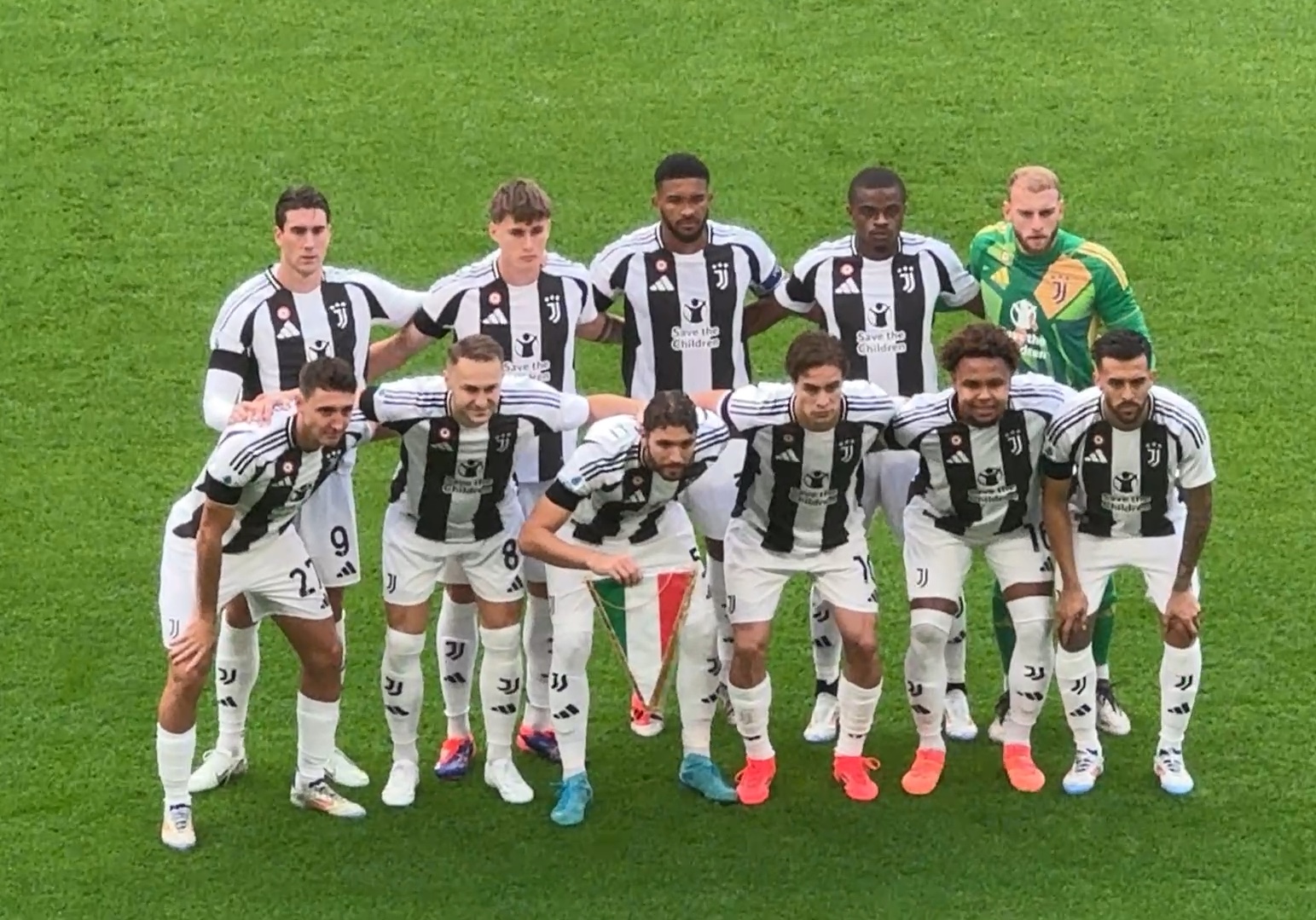 拿日本战犯照片！三笘薰8天仍未道歉，足球游戏怒了：删除，价值归零（日本战犯照风波未平：三笘薰8天未道歉，足球游戏怒删，价值清零）