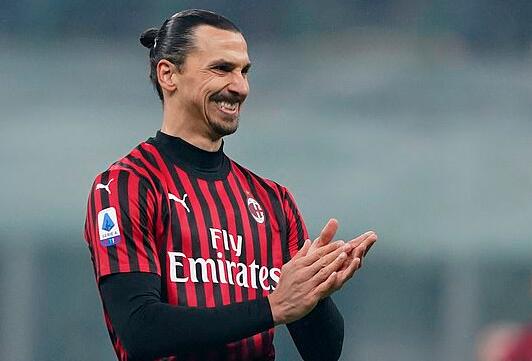 半场伤退！东契奇：对里夫斯表达了鼓励 我之前也受过小腿伤（半场因伤离场，东契奇鼓励里夫斯：我也经历过小腿伤）