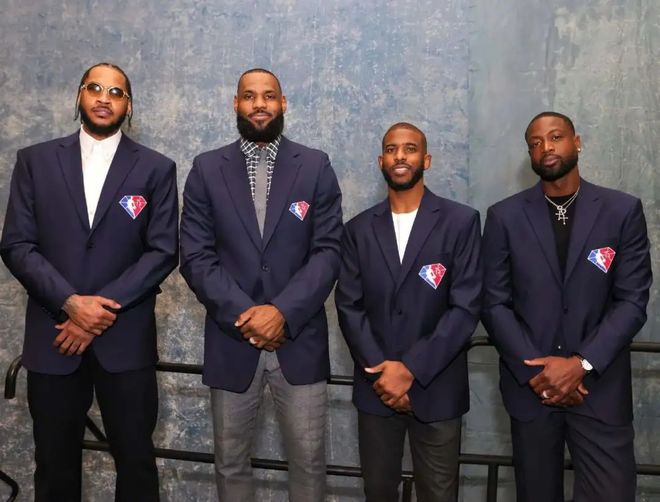 Marc Stein：弗拉格将出战今日对阵鹈鹕的比赛（据Marc Stein报道，弗拉格今日对阵鹈鹕将上场）