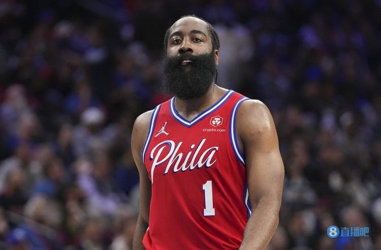 拉卡泽特回到酋长球场，观看并解说枪手对阵拜仁的比赛（拉卡泽特重返酋长球场，现场观战并解说阿森纳对阵拜仁）