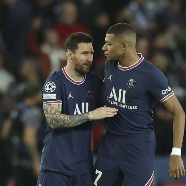 英媒：莱斯特城已通知员工，俱乐部在圣诞节前不会发放月薪（英媒：莱斯特城通知员工，圣诞节前月薪将暂缓发放）