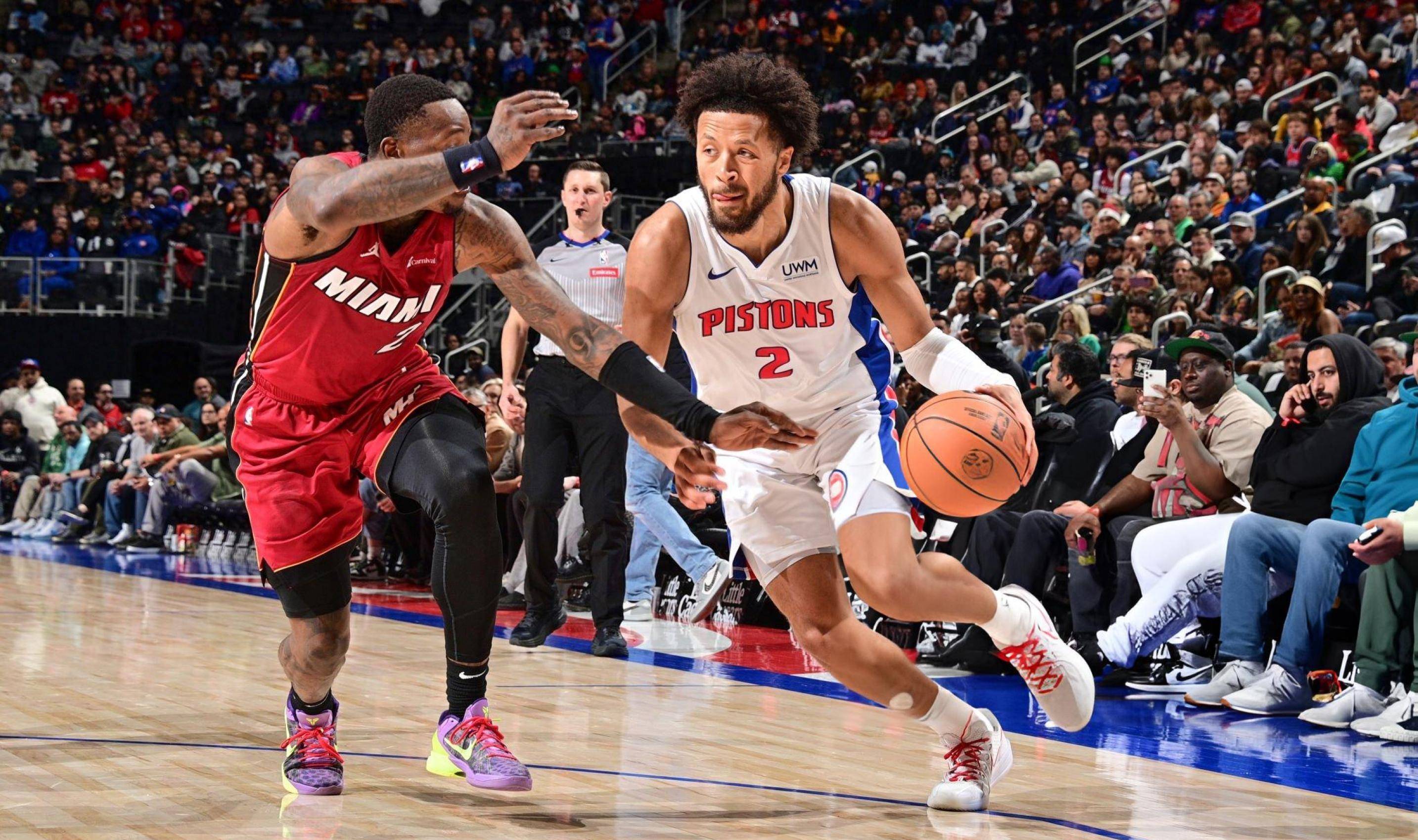 中超三连冠伴随亚冠全年不胜，海港距离“王朝”还差很远（中超三连冠难掩亚冠全年零胜，海港距王朝仍差甚远）