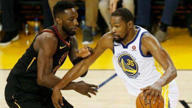 麦克马纳曼：希望范戴克和罗伯逊与萨拉赫聊聊，争取解决问题（麦克马纳曼建议范戴克、罗伯逊与萨拉赫沟通，力争化解问题）