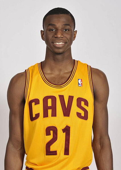 魏祥鑫明夏将加盟的欧塞尔为中资控股，目前暂列法甲末位（魏祥鑫明夏将投的欧塞尔为中资控股，球队暂列法甲垫底）