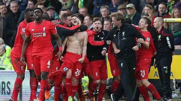 太阳报：卡里乌斯妻子大秀傲人身材，拍摄过程中被电梯门夹（太阳报：卡里乌斯妻子拍摄大片途中意外被电梯门夹住）