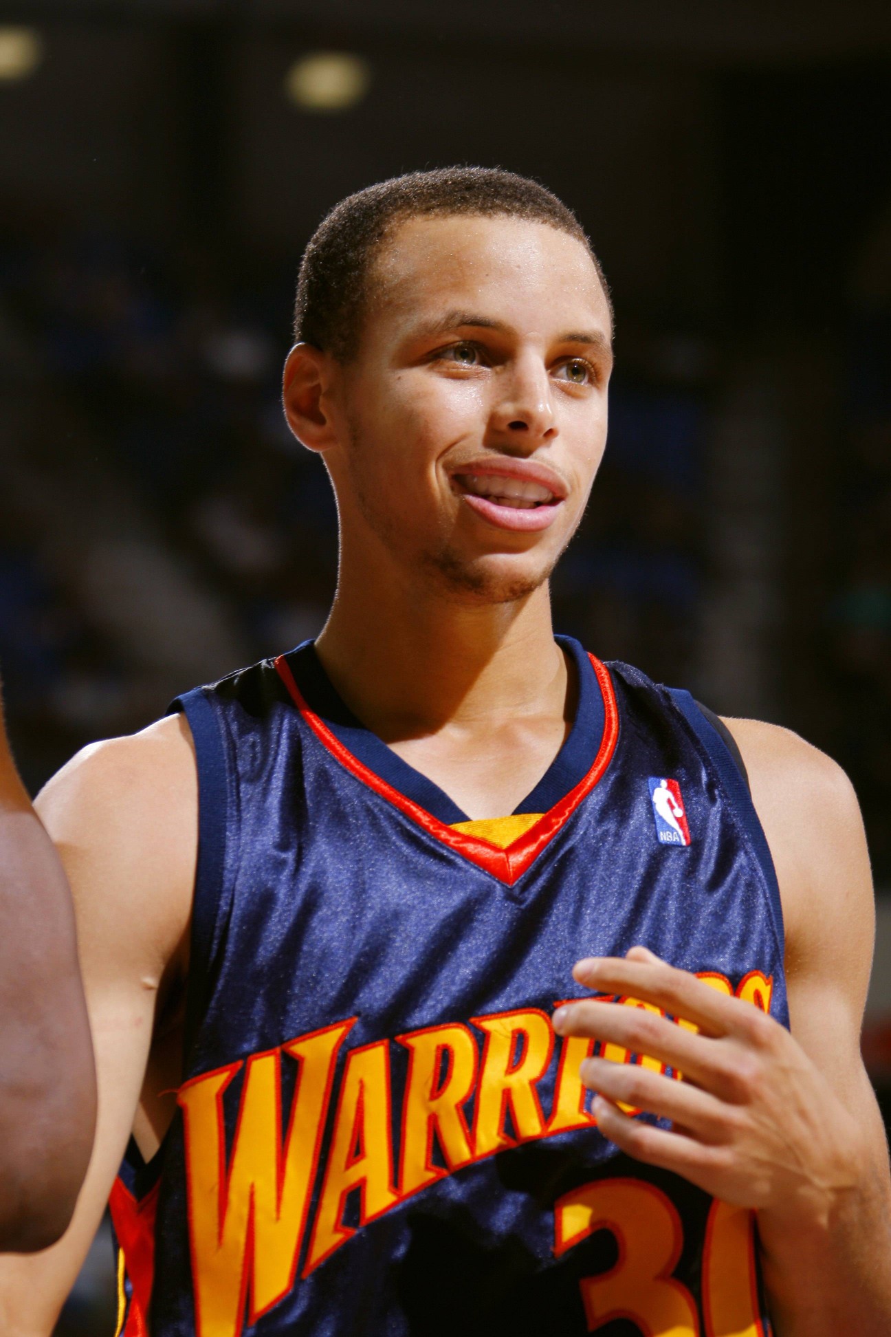 里程碑！杜兰特运动战进球数超越奥拉朱旺，升至NBA历史第10（杜兰特再创里程碑：运动战命中数超越奥拉朱旺，升至NBA历史第10位）