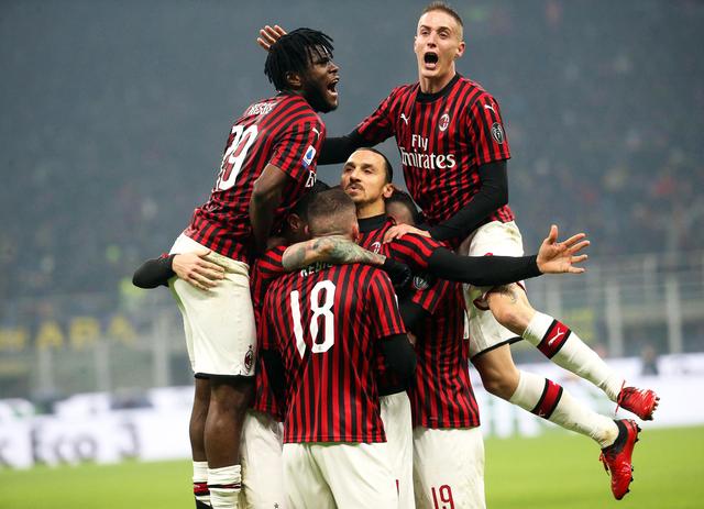 世界杯预热海报里没有C罗遭质疑，FIFA删除原海报改“怀旧”（C罗缺席世界杯预热海报引质疑，FIFA删原海报改发“怀旧版”）