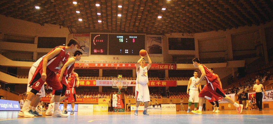 徐根宝：希望海港给国足输送更好的球员 我们的目标是世界杯（徐根宝：期待海港为国足培养更优人才，目标直指世界杯）