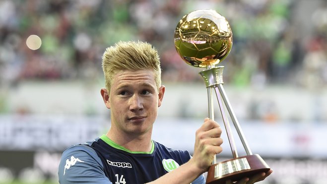 足球世界杯举办地更新交通方案，为球迷让路（足球世界杯主办地调整交通方案，优先保障球迷出行）